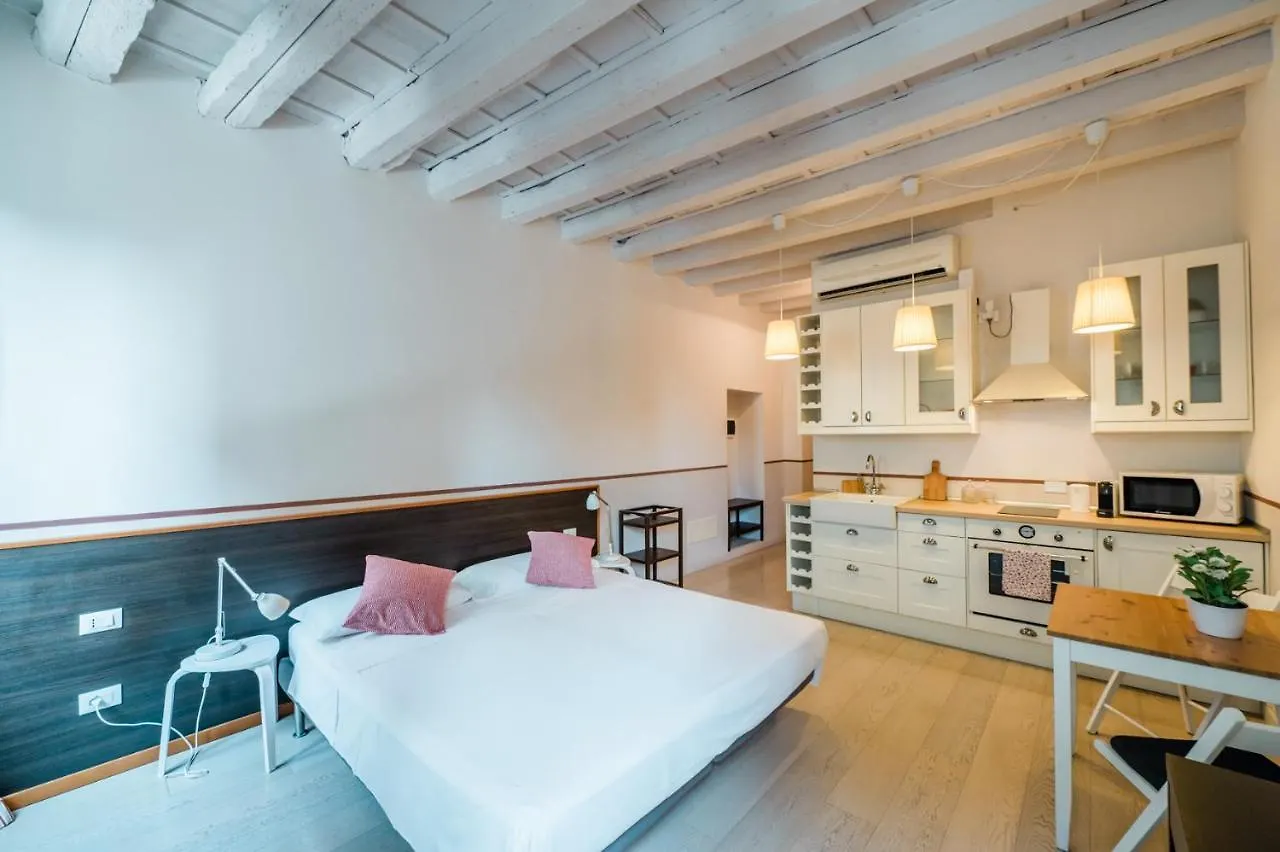 Art Street Studio Apartment Bergamo Italy