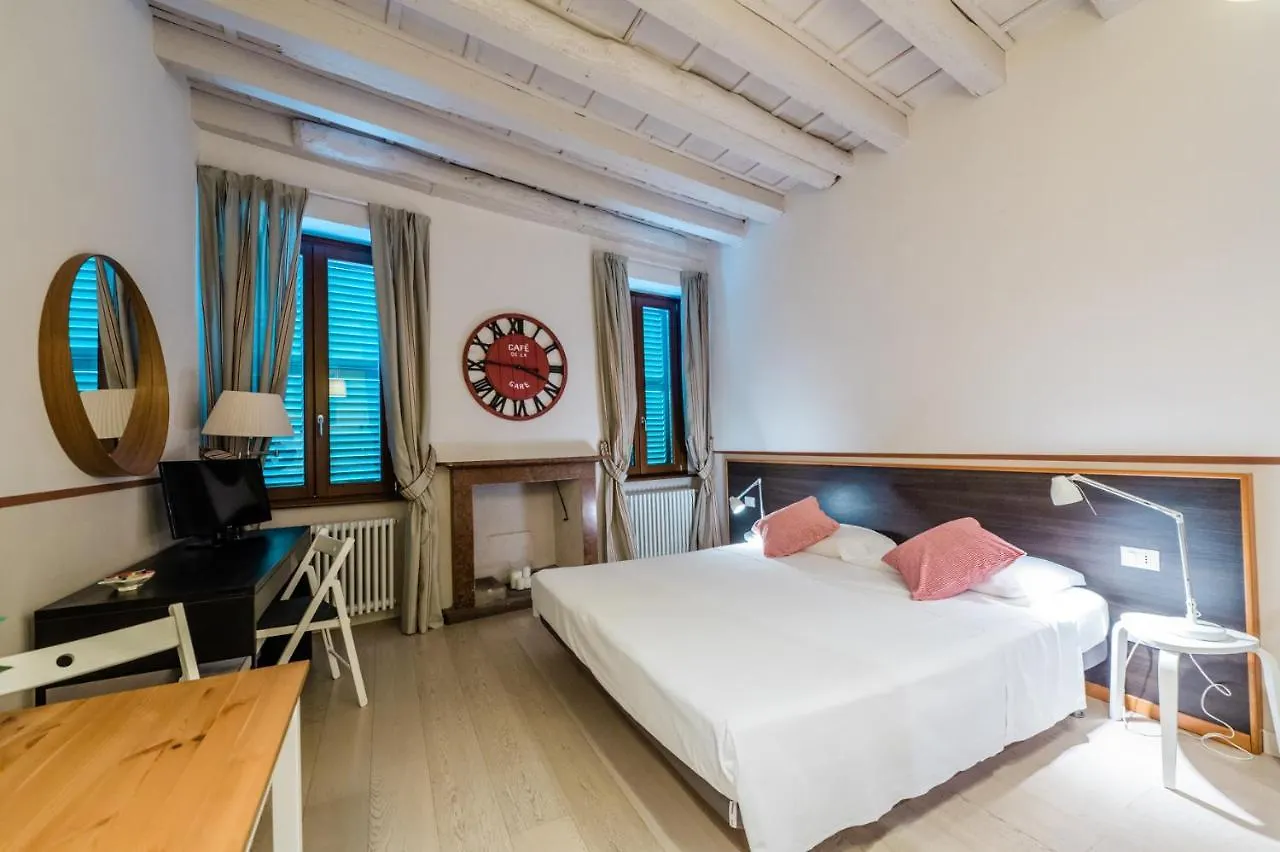 Art Street Studio Apartment Bergamo Italy